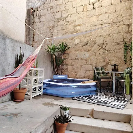 Apartman Garden Living Room, Cozy Split